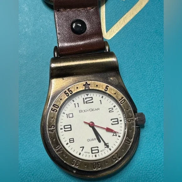 BODY GEAR CLIP ON Quartz Watch Vintage Leather Keychain Timepiece Brown